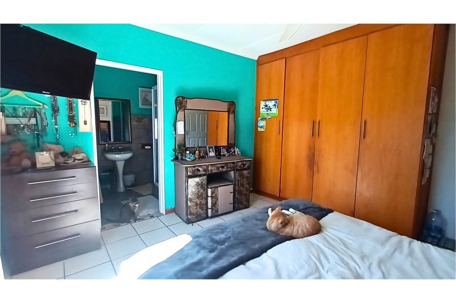 5 Bedroom Property for Sale in Gonubie Eastern Cape